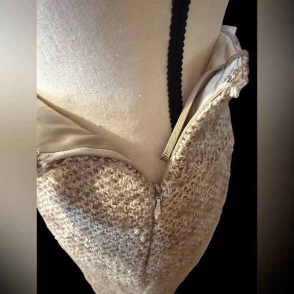 CHANEL Beige Tweed Suit - Picture 13 of 16